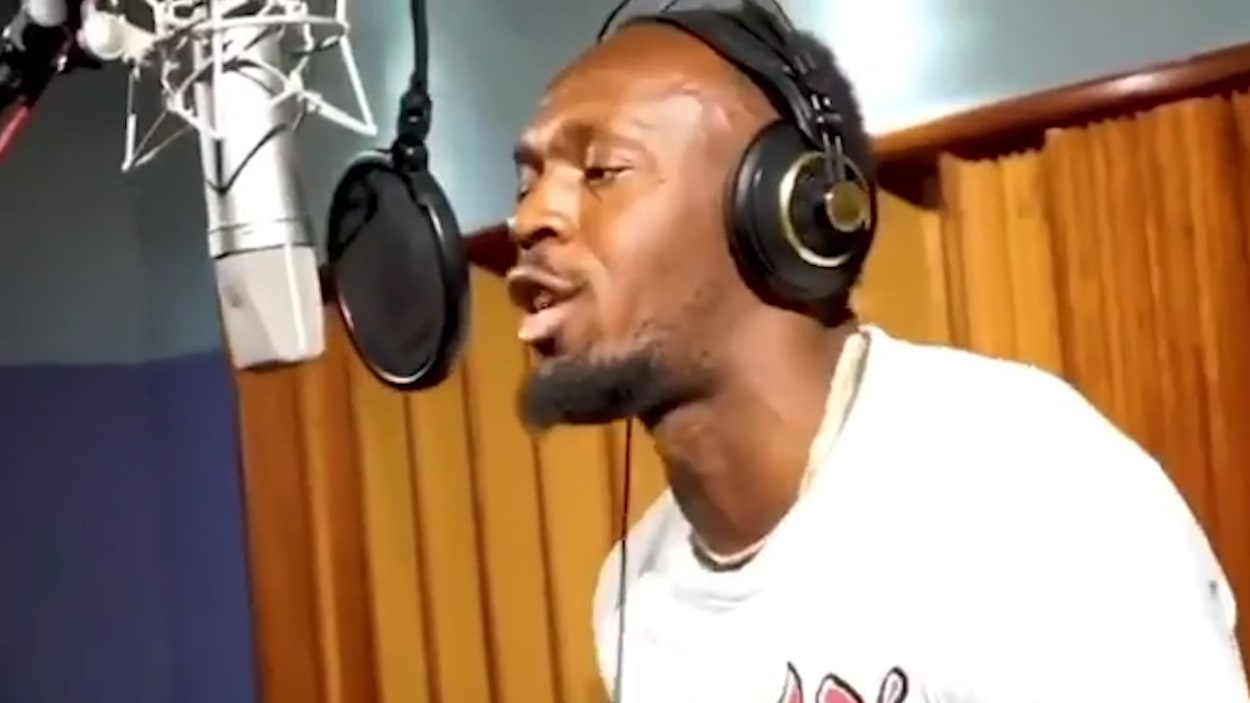 Usain Bolt gets his groove on!